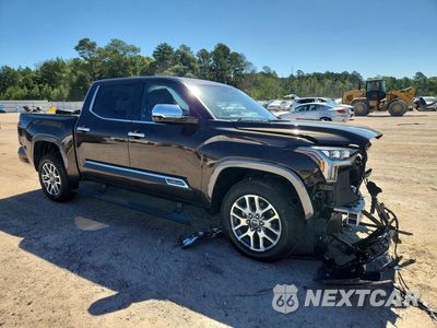 Czwarte zdjęcie samochodu z boku: 2024 TOYOTA TUNDRA 1794 EDITION HV VIN:5TFMC5DB7RX048701 - miniatura
