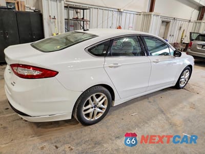 Trzecie zdjęcie samochodu z tyłu: 2016 FORD FUSION SE VIN:1FA6P0HDXG5132327 - miniatura