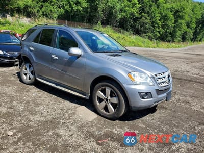 Czwarte zdjęcie samochodu z boku: 2010 MERCEDES-BENZ ML 350 4MATIC VIN:4JGBB8GB9AA569638 - miniatura