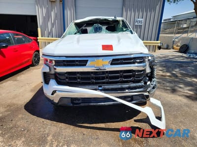 Piąte zdjęcie samochodu w środku: 2025 CHEVROLET SILVERADO K1500 LT VIN:3GCUKDED5SG147752 - miniatura