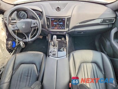 Zdjęcie 8 z 13 samochodu: 2023 MASERATI LEVANTE GT VIN:ZN661XUA2PX419762 - miniatura