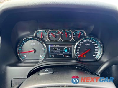 Zdjęcie 8 z 10 samochodu: 2018 CHEVROLET SUBURBAN K1500 LT VIN:1GNSKHKC9JR267568 - miniatura