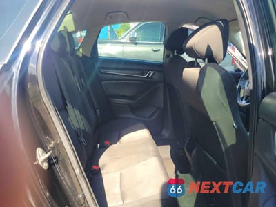 Zdjęcie 6 z 10 samochodu: 2019 HONDA ACCORD LX VIN:1HGCV1F15KA045082 - miniatura