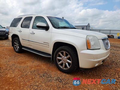 Czwarte zdjęcie samochodu z boku: 2011 GMC YUKON DENALI VIN:1GKS2EEF2BR214200 - miniatura