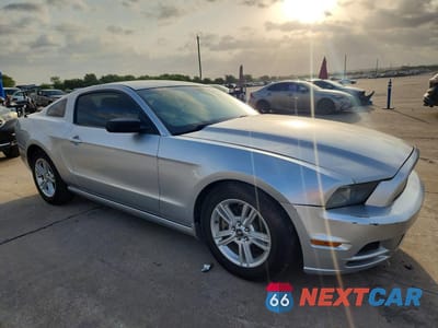 Czwarte zdjęcie samochodu z boku: 2014 FORD MUSTANG VIN:1ZVBP8AM4E5209995 - miniatura