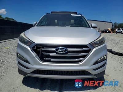 Piąte zdjęcie samochodu w środku: 2018 HYUNDAI TUCSON VALUE VIN:KM8J3CA24JU688765 - miniatura