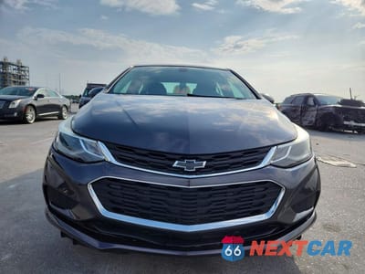 Piąte zdjęcie samochodu w środku: 2017 CHEVROLET CRUZE LT VIN:1G1BE5SM7H7251424 - miniatura