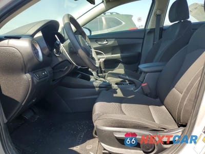 Zdjęcie 7 z 12 samochodu: 2019 KIA FORTE LXS VIN:3KPF24AD2KE067593 - miniatura