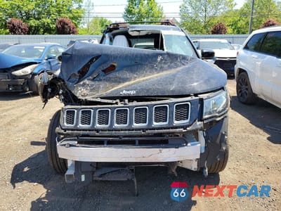 Piąte zdjęcie samochodu w środku: 2019 JEEP COMPASS LIMITED VIN:3C4NJDCB1KT679404 - miniatura