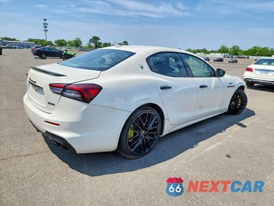 Trzecie zdjęcie samochodu z tyłu: 2023 MASERATI GHIBLI TROFEO VIN:ZAM57ZST8PX433592 - miniatura