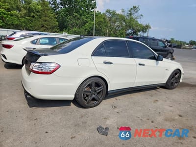 Trzecie zdjęcie samochodu z tyłu: 2010 MERCEDES-BENZ E 63 AMG VIN:WDDHF7HBXAA117067 - miniatura