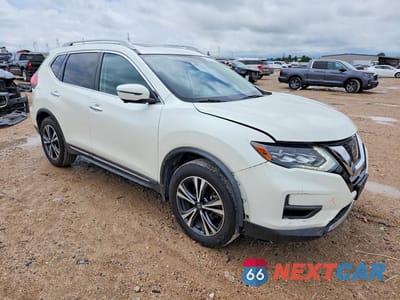 Czwarte zdjęcie samochodu z boku: 2017 NISSAN ROGUE SL VIN:5N1AT2MT5HC870263 - miniatura