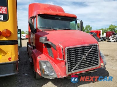 2007 VOLVO VNL SEMI TRUCK 4V4NC9GH27N482565 - główne zdjęcie licytacji z USA - miniatura