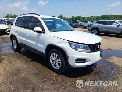 Czwarte zdjęcie samochodu z boku: 2015 VOLKSWAGEN TIGUAN S VIN:WVGBV7AX3FW610071 - miniatura