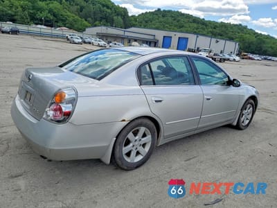Trzecie zdjęcie samochodu z tyłu: 2003 NISSAN ALTIMA 2.5 VIN:1N4AL11D33C174656 - miniatura