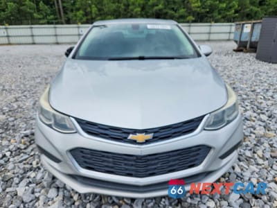 Piąte zdjęcie samochodu w środku: 2018 CHEVROLET CRUZE LS VIN:1G1BC5SM8J7159315 - miniatura