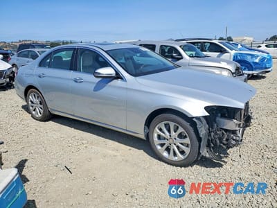 Czwarte zdjęcie samochodu z boku: 2017 MERCEDES-BENZ E 300 VIN:WDDZF4JB5HA175627 - miniatura