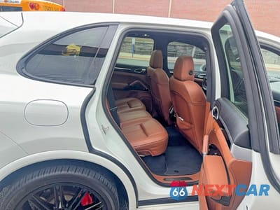 Zdjęcie 6 z 10 samochodu: 2016 PORSCHE CAYENNE GTS VIN:WP1AD2A21GLA79142 - miniatura