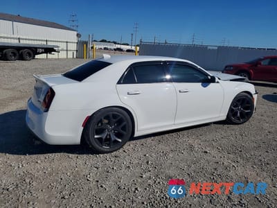 Trzecie zdjęcie samochodu z tyłu: 2021 CHRYSLER 300 S VIN:2C3CCABG1MH660784 - miniatura