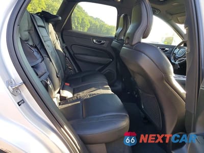 Zdjęcie 11 z 14 samochodu: 2020 VOLVO XC60 T5 MOMENTUM VIN:YV4102RK7L1518025 - miniatura