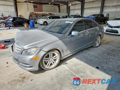 2013 MERCEDES-BENZ C 300 4MATIC WDDGF8AB7DR256767 - główne zdjęcie licytacji z USA - miniatura