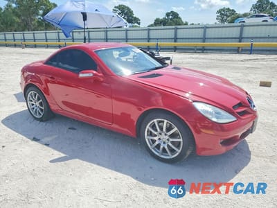 Czwarte zdjęcie samochodu z boku: 2005 MERCEDES-BENZ SLK 350 VIN:WDBWK56F65F057108 - miniatura