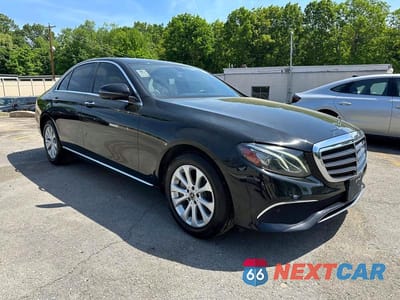 Czwarte zdjęcie samochodu z boku: 2020 MERCEDES-BENZ E 350 4MATIC VIN:W1KZF8EB4LA759947 - miniatura