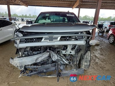 Piąte zdjęcie samochodu w środku: 2026 CHEVROLET SILVERADO K1500 RST VIN:3GCUKEE84TG206316 - miniatura