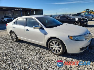 Czwarte zdjęcie samochodu z boku: 2010 LINCOLN MKZ VIN:3LNHL2GC2AR640813 - miniatura
