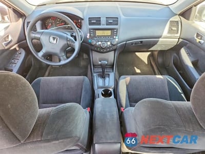 Zdjęcie 8 z 12 samochodu: 2003 HONDA ACCORD LX VIN:3HGCM56333G703965 - miniatura