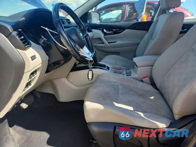 Zdjęcie 7 z 14 samochodu: 2019 NISSAN QASHQAI SV VIN:JN1BJ1CR4KW331043 - miniatura