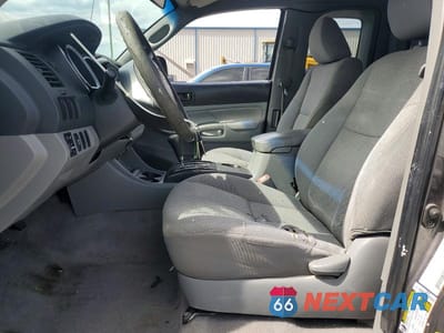 Zdjęcie 7 z 12 samochodu: 2011 TOYOTA TACOMA ACCESS CAB VIN:5TFTX4CNXBX008608 - miniatura