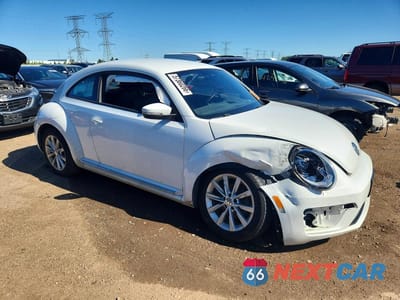 Czwarte zdjęcie samochodu z boku: 2018 VOLKSWAGEN BEETLE S VIN:3VWFD7AT0JM709944 - miniatura