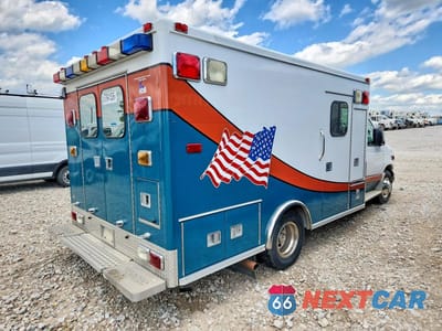 Trzecie zdjęcie samochodu z tyłu: 2003 FORD ECONOLINE - AMBULANCE VIN:1FDXE45F83HB83797 - miniatura