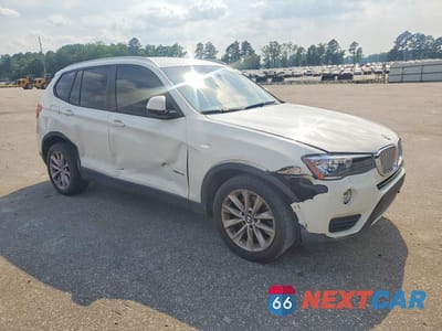 Czwarte zdjęcie samochodu z boku: 2017 BMW X3 SDRIVE28I VIN:5UXWZ7C3XH0X41412 - miniatura