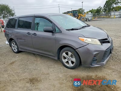 Czwarte zdjęcie samochodu z boku: 2019 TOYOTA SIENNA L 7-PASSENGER VIN:5TDZZ3DC0KS969879 - miniatura