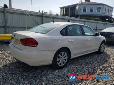 Trzecie zdjęcie samochodu z tyłu: 2015 VOLKSWAGEN PASSAT S VIN:1VWAT7A3XFC075547 - miniatura