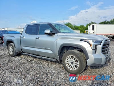 Czwarte zdjęcie samochodu z boku: 2022 TOYOTA TUNDRA CREWMAX SR5 VIN:5TFLA5EC6NX001064 - miniatura