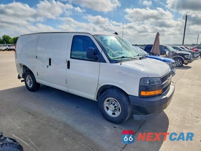 Czwarte zdjęcie samochodu z boku: 2025 CHEVROLET EXPRESS G2500 VIN:1GCWGAF74S1146608 - miniatura