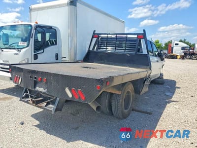 Czwarte zdjęcie samochodu z boku: 2023 CHEVROLET SILVERADO K3500 VIN:1GB4YSEY9PF121187 - miniatura
