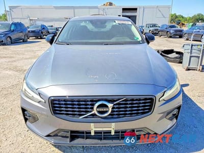 Piąte zdjęcie samochodu w środku: 2021 VOLVO S60 T5 MOMENTUM VIN:7JR102TZ5MG118683 - miniatura