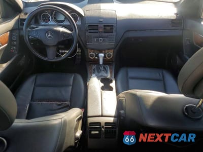Zdjęcie 8 z 13 samochodu: 2010 MERCEDES-BENZ C 300 VIN:WDDGF5EB0AR107444 - miniatura