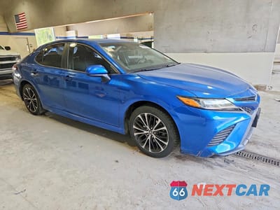 Czwarte zdjęcie samochodu z boku: 2018 TOYOTA CAMRY SE VIN:4T1B11HKXJU022398 - miniatura