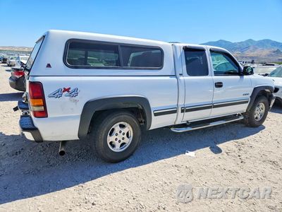 Trzecie zdjęcie samochodu z tyłu: 2001 CHEVROLET SILVERADO K1500 VIN:3GNFK16T3YG226141 - miniatura
