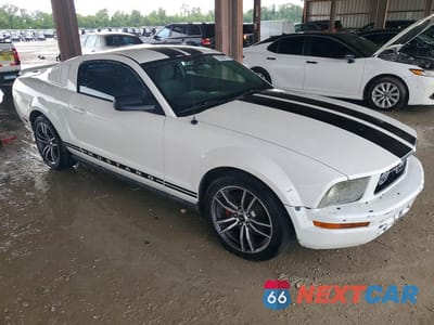 Czwarte zdjęcie samochodu z boku: 2008 FORD MUSTANG VIN:1ZVHT80N985115437 - miniatura