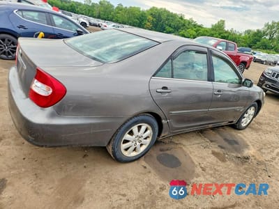 Trzecie zdjęcie samochodu z tyłu: 2002 TOYOTA CAMRY XLE V6 VIN:4T1BF30K52U513679 - miniatura