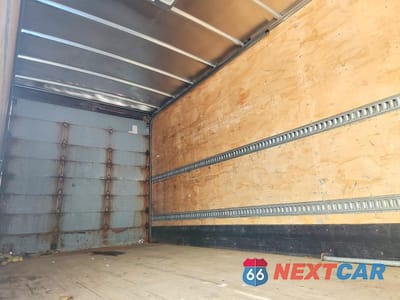 Zdjęcie 10 z 13 samochodu: 2019 INTERNATIONAL MV607 BOX TRUCK VIN:3HAEUMML5KL212951 - miniatura