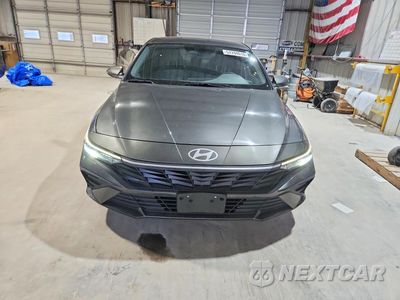 Piąte zdjęcie samochodu w środku: 2024 HYUNDAI ELANTRA SEL VIN:KMHLM4DG0RU677647 - miniatura