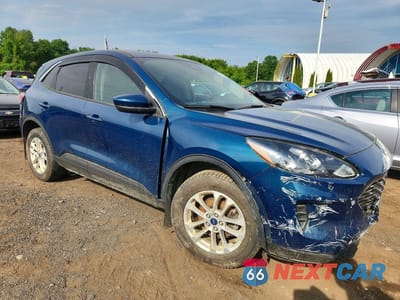 Czwarte zdjęcie samochodu z boku: 2020 FORD ESCAPE SE VIN:1FMCU9G6XLUC08296 - miniatura