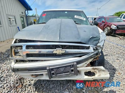 Piąte zdjęcie samochodu w środku: 1997 CHEVROLET BLAZER VIN:1GNDT13WXV2215113 - miniatura